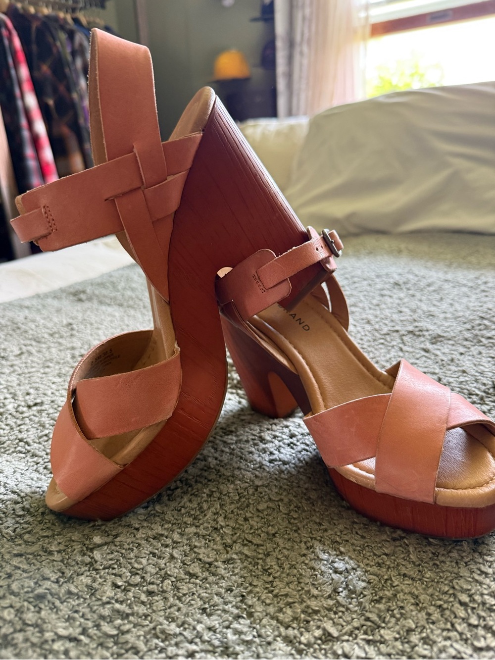 Lucky Brand Coral-Pink Leather Platform Sandals